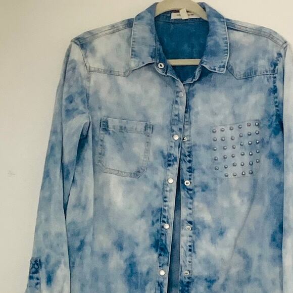 Womens Denim Cloud Wash Acid Wash Long Sleeve Button Up with Embellished Pocket - Picture 2 of 6